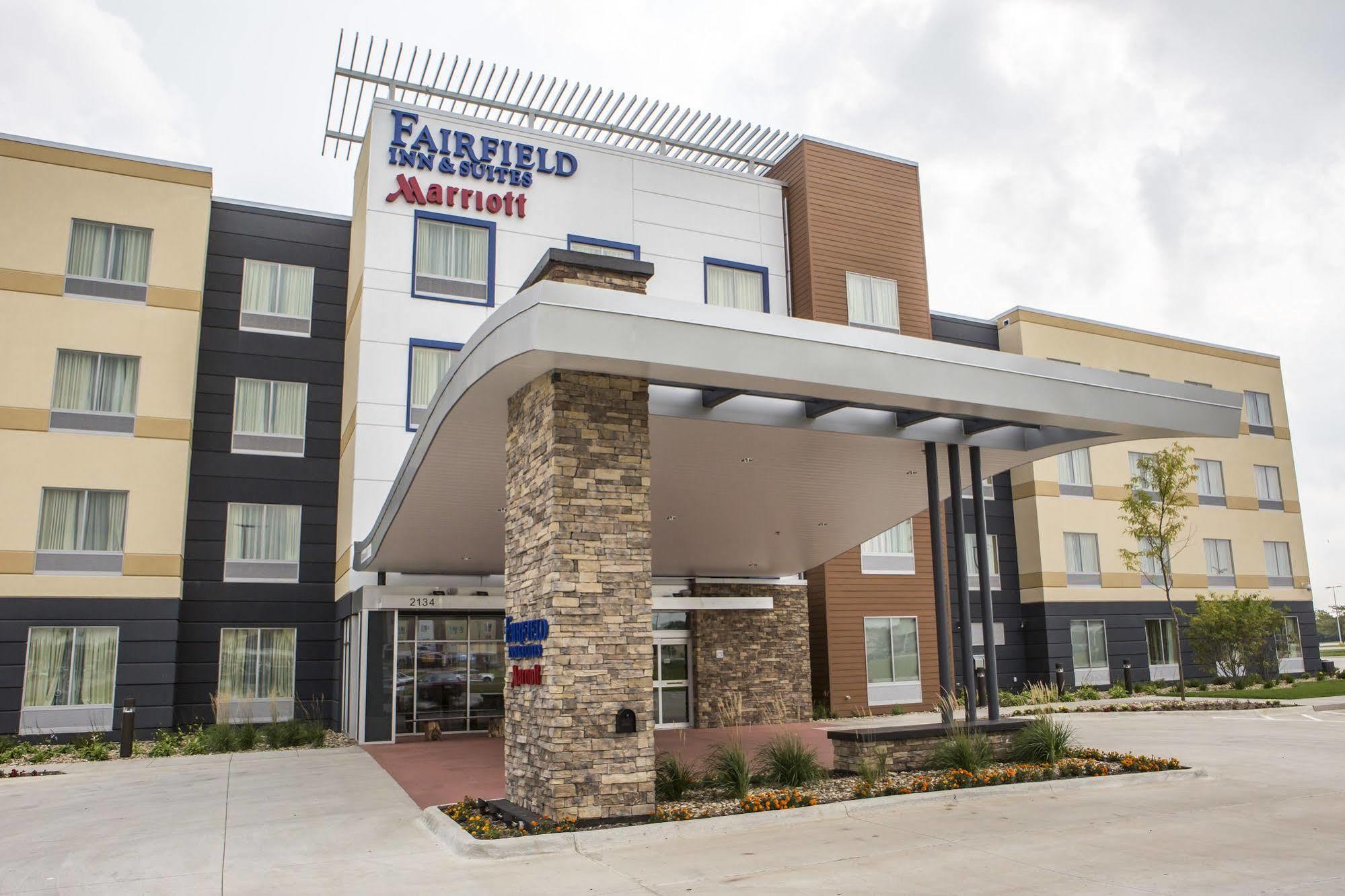 Fairfield Inn & Suites By Marriott Waterloo Cedar Falls Екстериор снимка